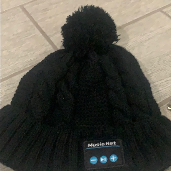 Brand New Bluetooth Music Pom Hat - Picture 3 of 5